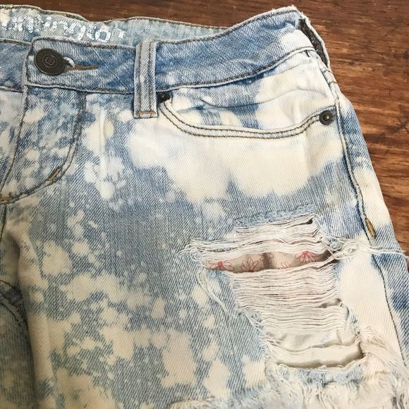 DIY Acid Wash Cut-off Shorts - Picture 2 of 4